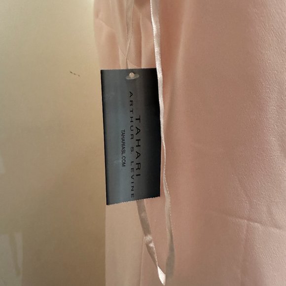 NEW! SLEEVELESS FEATHER HEM SHIFT DRESS - Picture 3 of 10